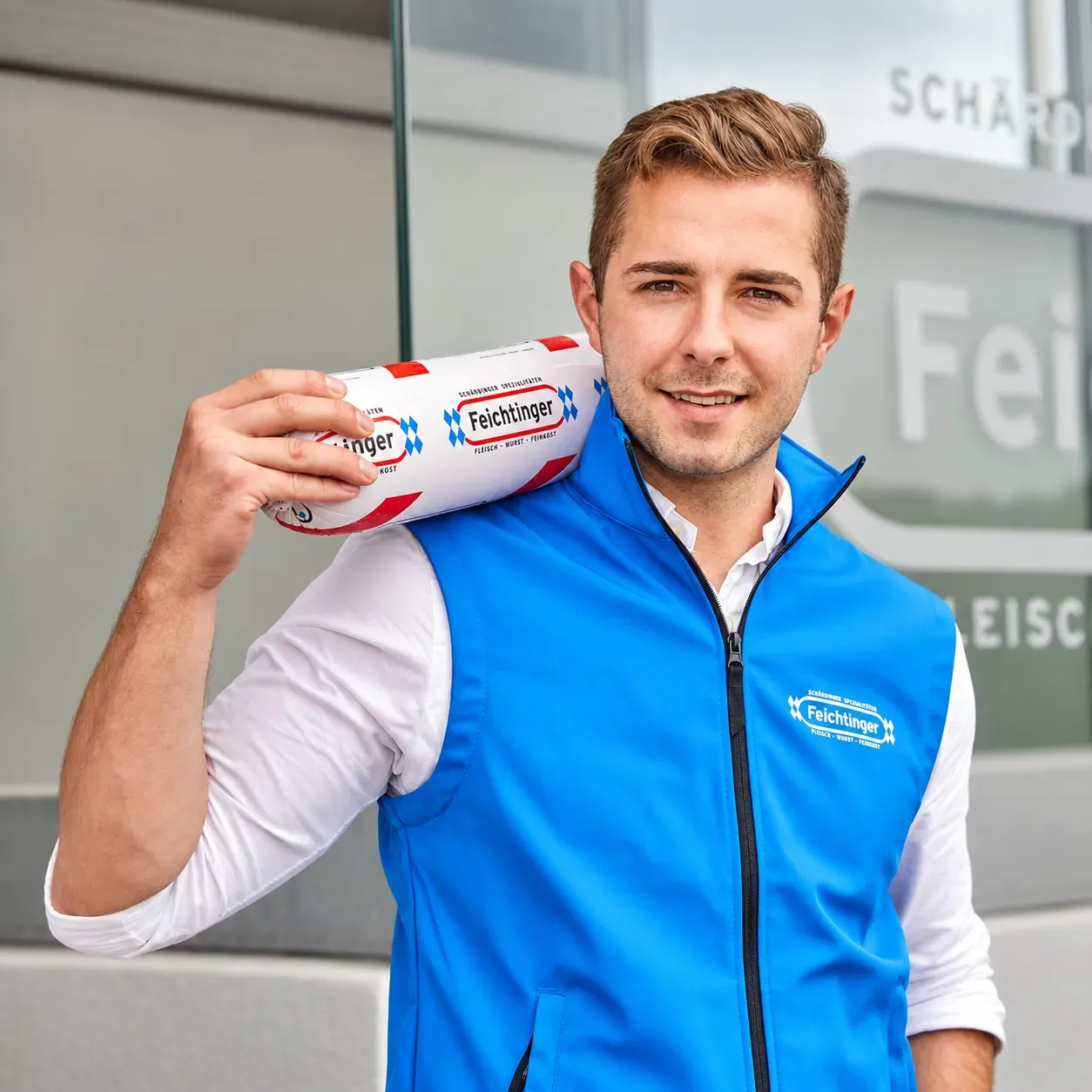 Julian Feichtinger vor dem Betriebseingang.